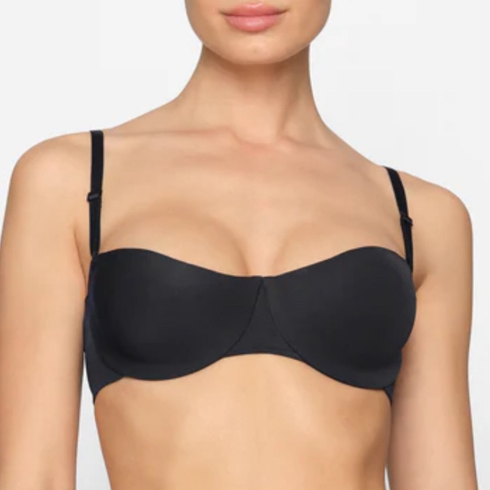 SKIMS Unlined Smoothing Convertible Strapless Bra NWT